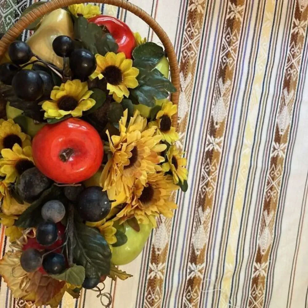 A Teleflora Gift‎ Fruit Basket